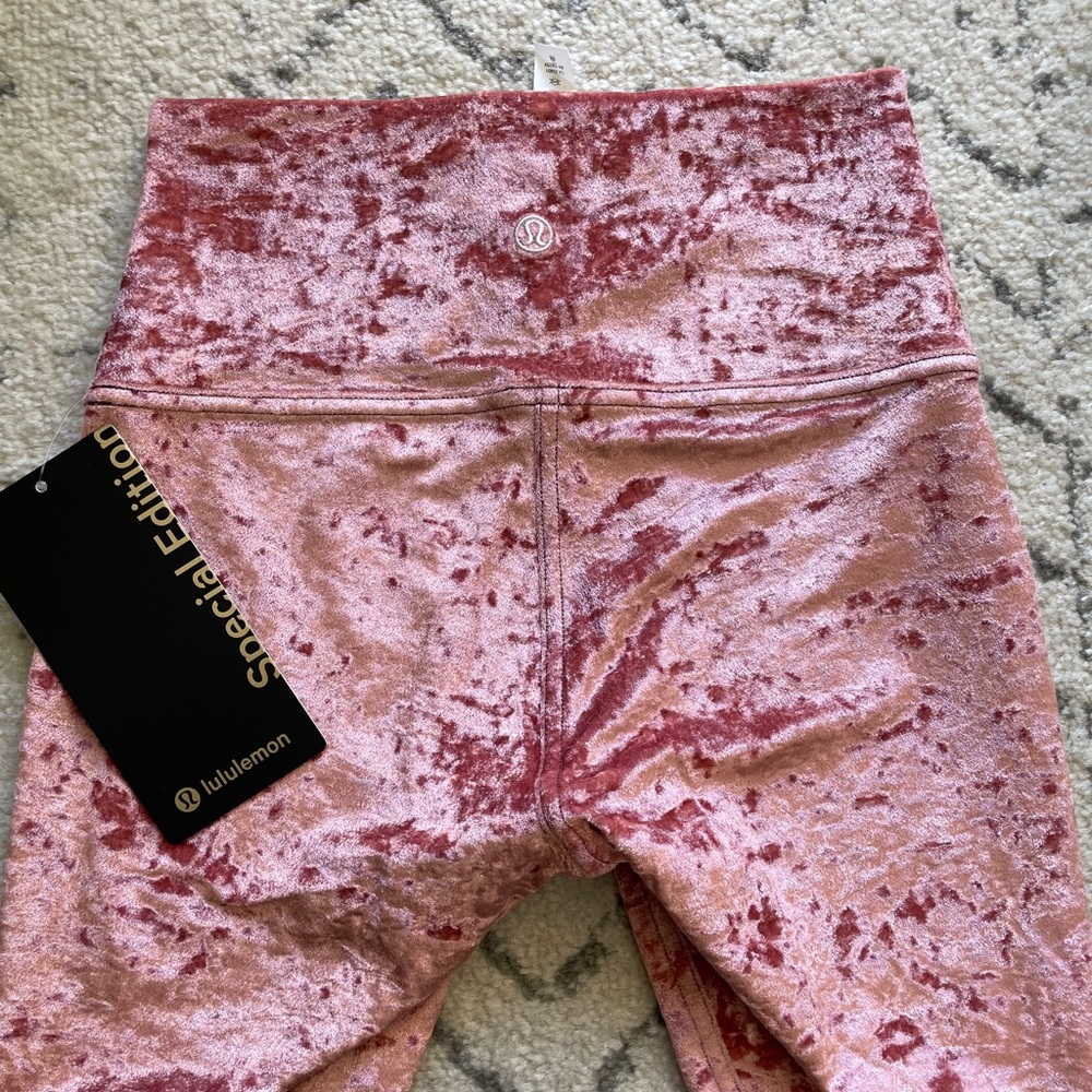 Wunder Lounge Tight 28" *Velvet Soft Cranberry - Picture 7 of 14